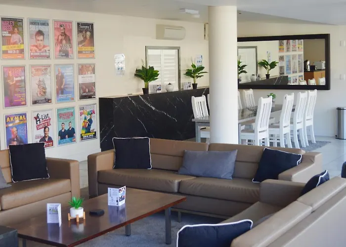 Cosmopolitan And ApartmentsBoutique Hotel