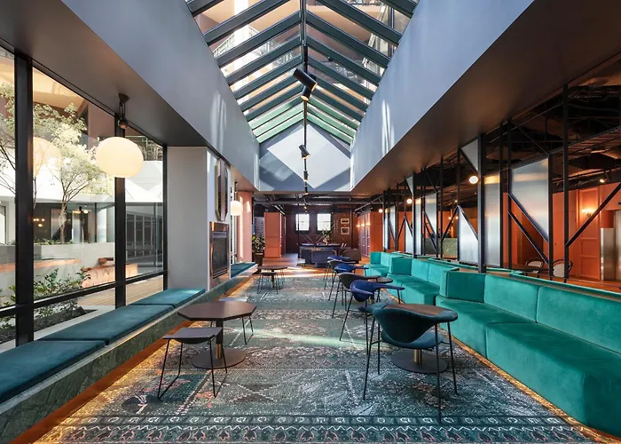 Amora Herencia Riverwalk Melbourne